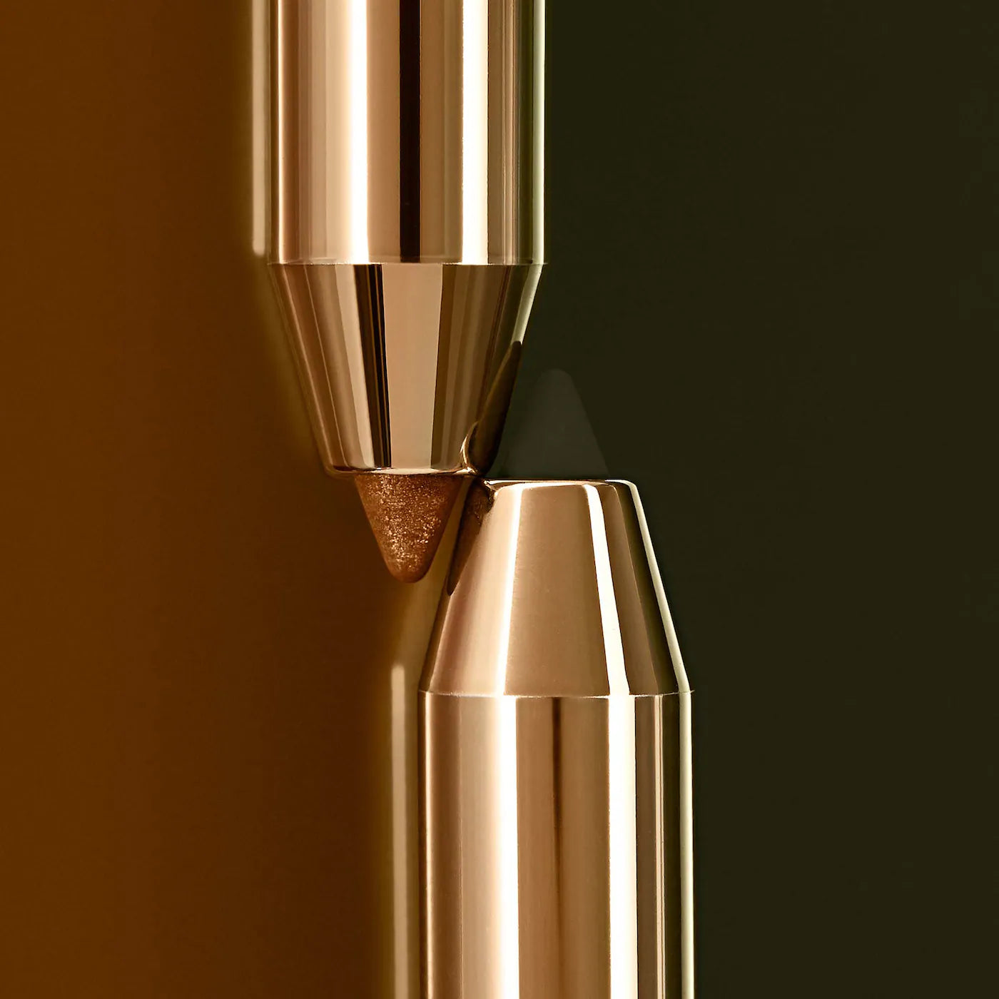 *PREORDEN: Voyeur Waterproof Gel Eyeliner - Hourglass / Delineador de ojos