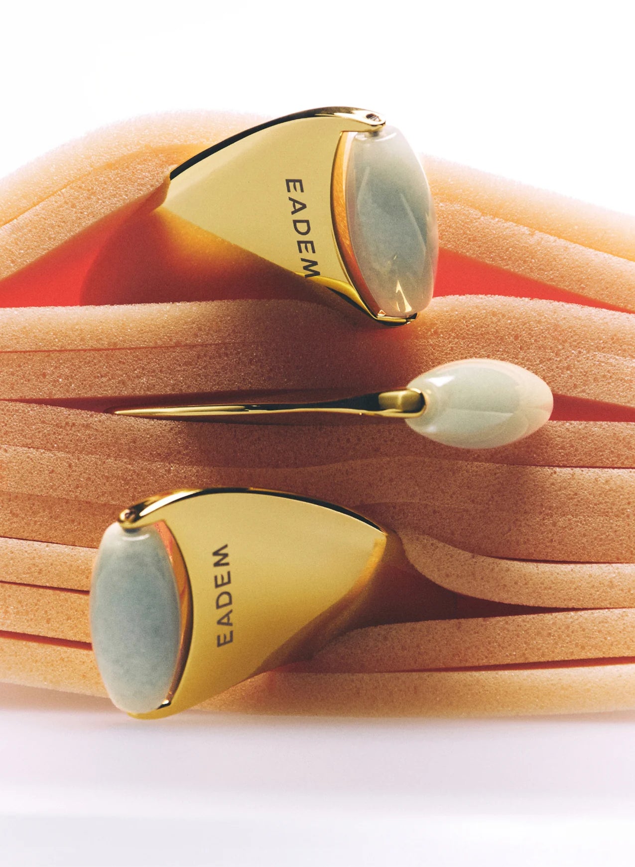 The Chisel Roller Gua Sha & Jade Facial Sculptor - EADEM / Rodillo moldeador