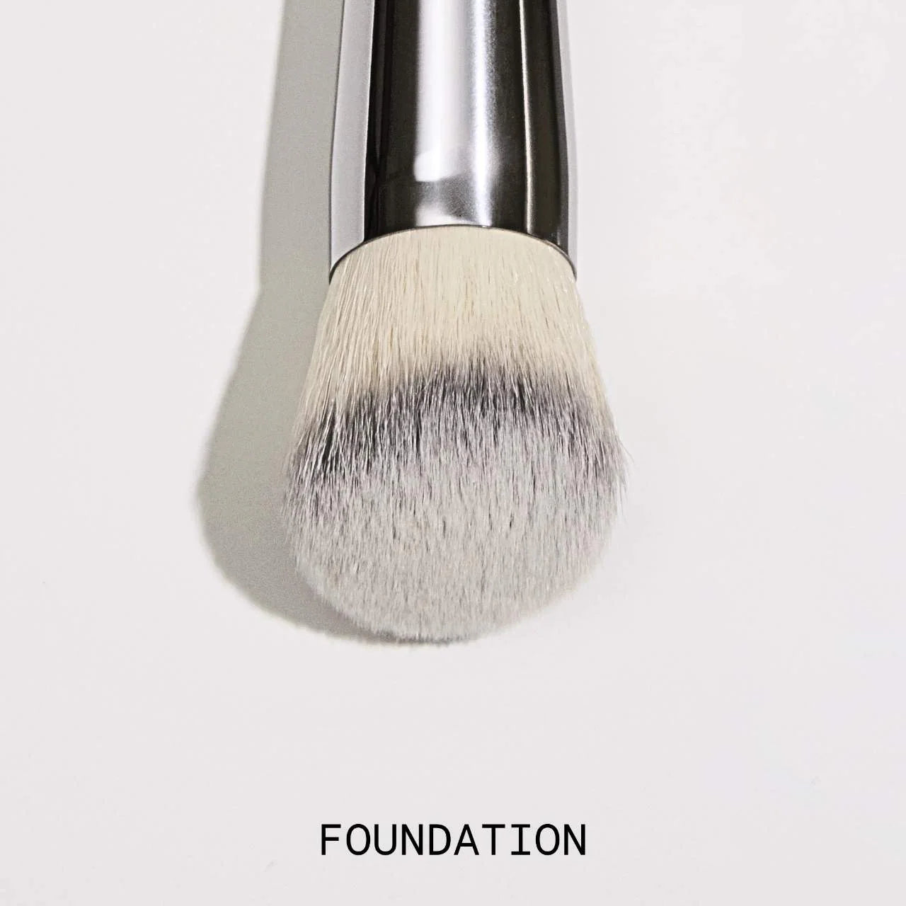 Dual-Ended Complexion Brush - ciele / Brocha de doble punta para el rostro