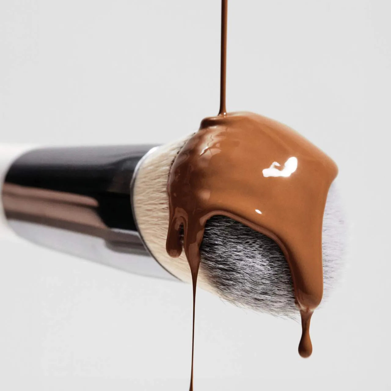Dual-Ended Complexion Brush - ciele / Brocha de doble punta para el rostro