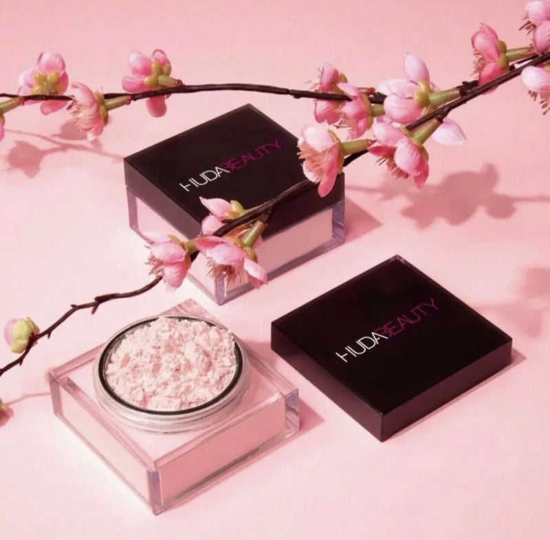 Easy Bake Loose Baking & Setting Powder - HUDA BEAUTY / Polvo suelto fijador