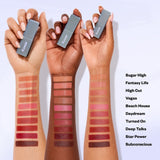 Mini Weightless Lip Color Nourishing Satin Lipstick - Kosas / Labial hidratante satinado tamaño mini