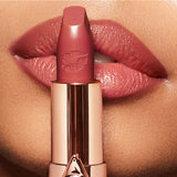 Hot Lips Lipstick 2 - Charlotte Tilbury / Labial hidratante