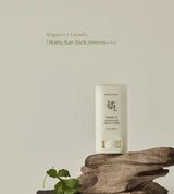 *PREORDEN: Matte Sun Stick Mugwort+Camelia (SPF 50+ PA++++) / Beauty of Joseon / Protector solar en barra