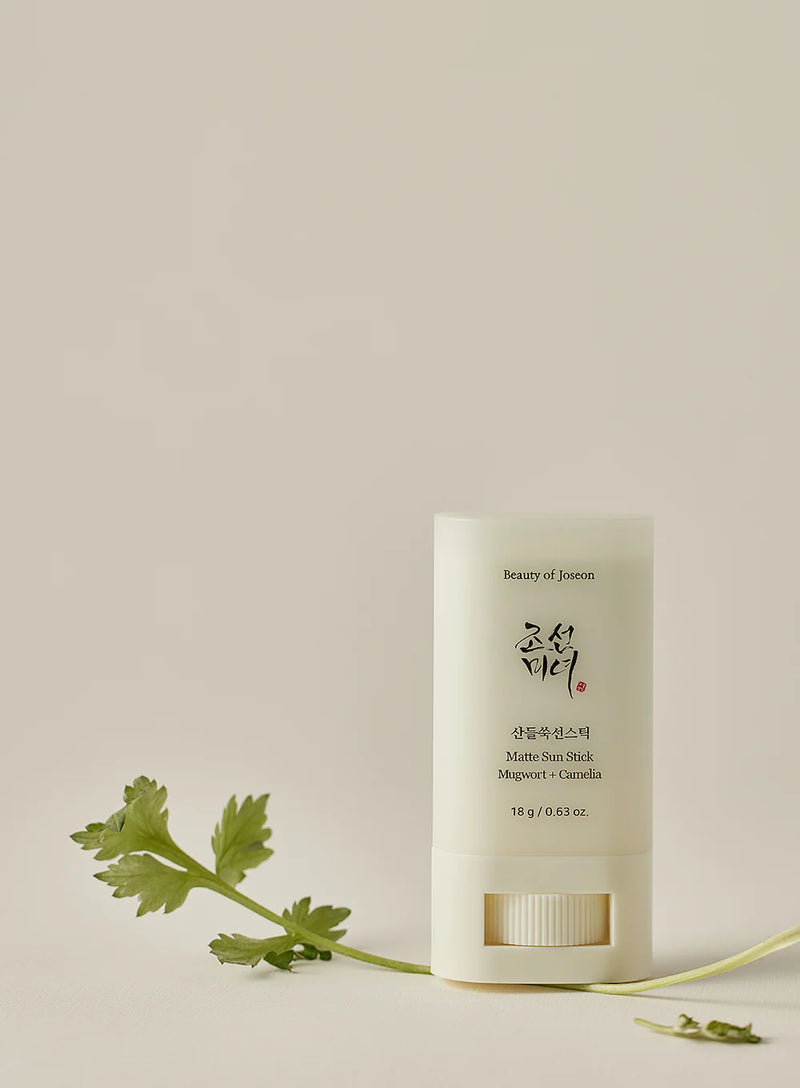 *PREORDEN: Matte Sun Stick Mugwort+Camelia (SPF 50+ PA++++) / Beauty of Joseon / Protector solar en barra