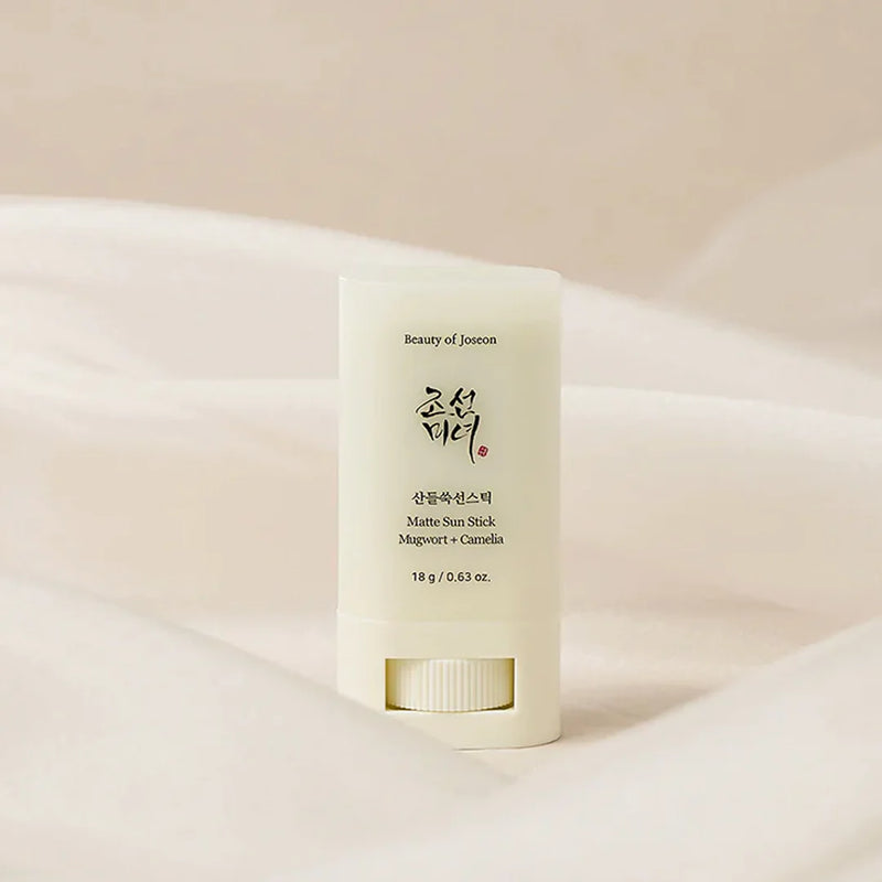 *PREORDEN: Matte Sun Stick Mugwort+Camelia (SPF 50+ PA++++) / Beauty of Joseon / Protector solar en barra
