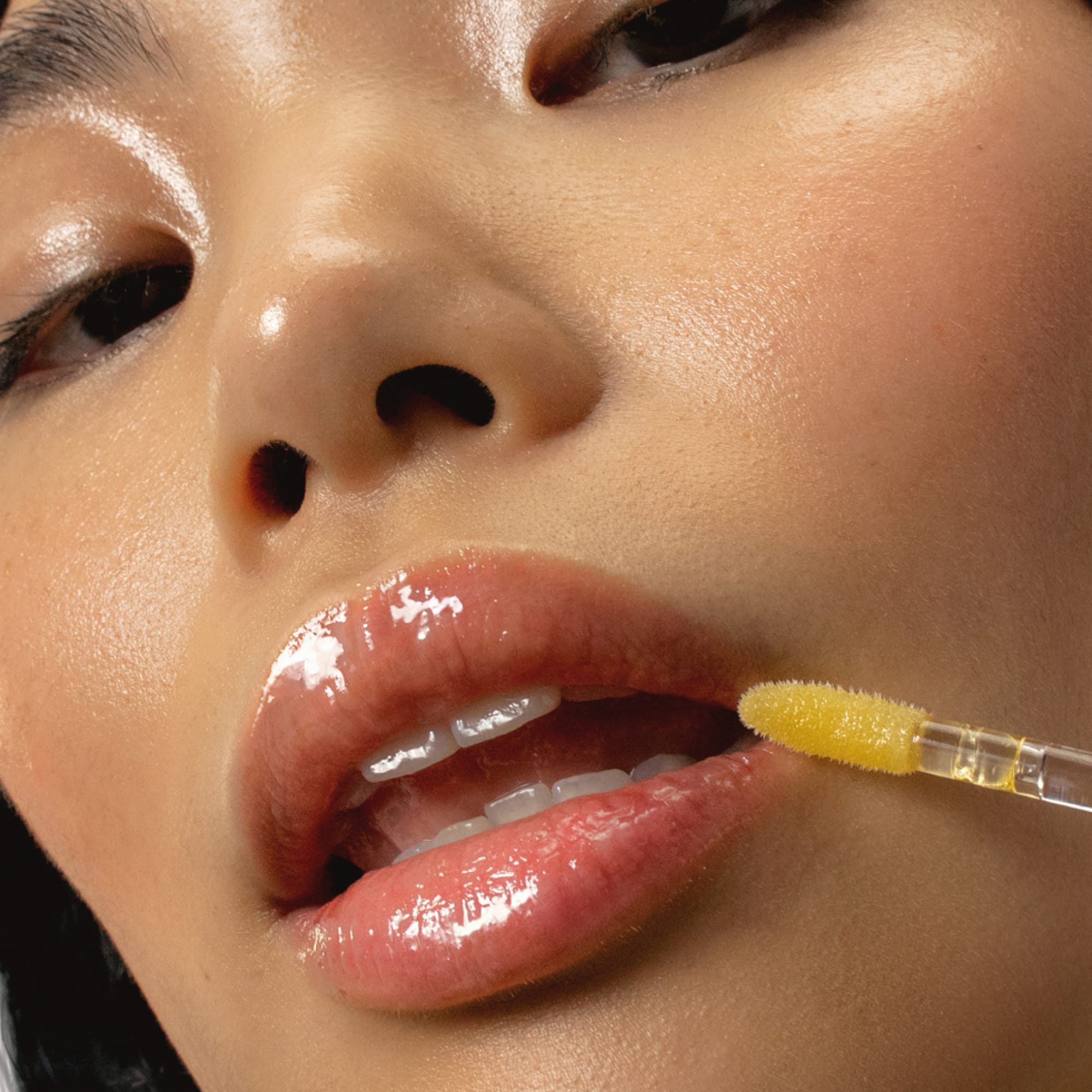 Honey Infused Hydrating Lip Oil - Gisou / Tratamiento nutritivo de labios