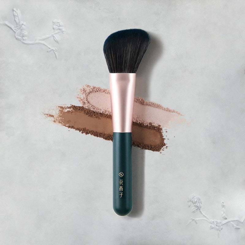 Soft Blooming Contour Brush / Brocha multifuncional para polvos en rostro y mejillas