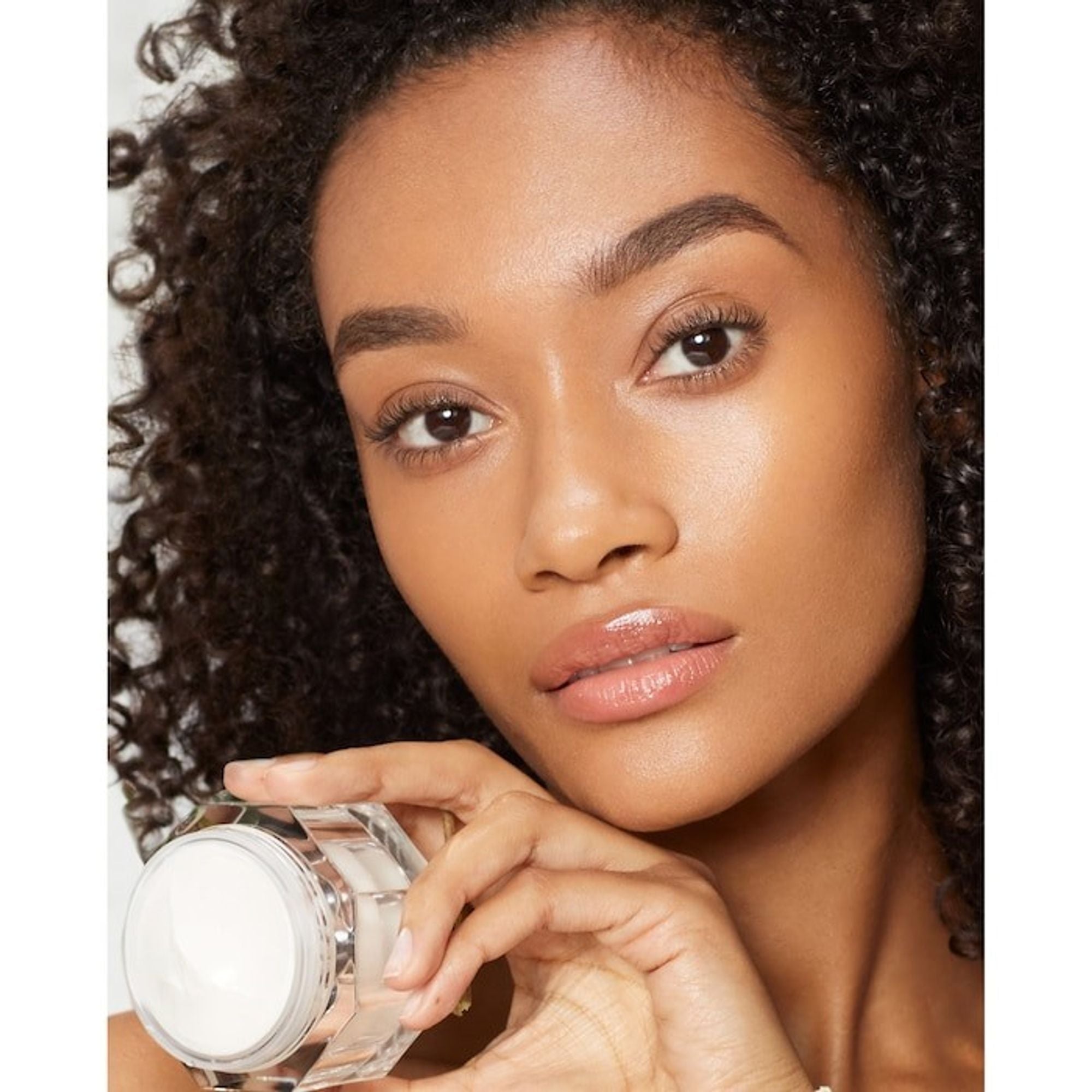 Magic Cream Moisturizer with Hyaluronic Acid - Charlotte Tilbury / Crema Humectante Soporte Antienvejecimiento