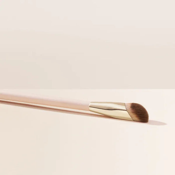 *PREORDEN: Liquid Touch Concealer Brush - Rare Beauty / Brocha para corrector